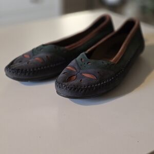Vintage 90s Hush puppies mocassin slip on soft suede leather flats